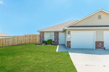 210 Palmer Ct Pleasant Hill, MO 64080